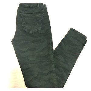 American Eagle 🦅  Green Camo Pants